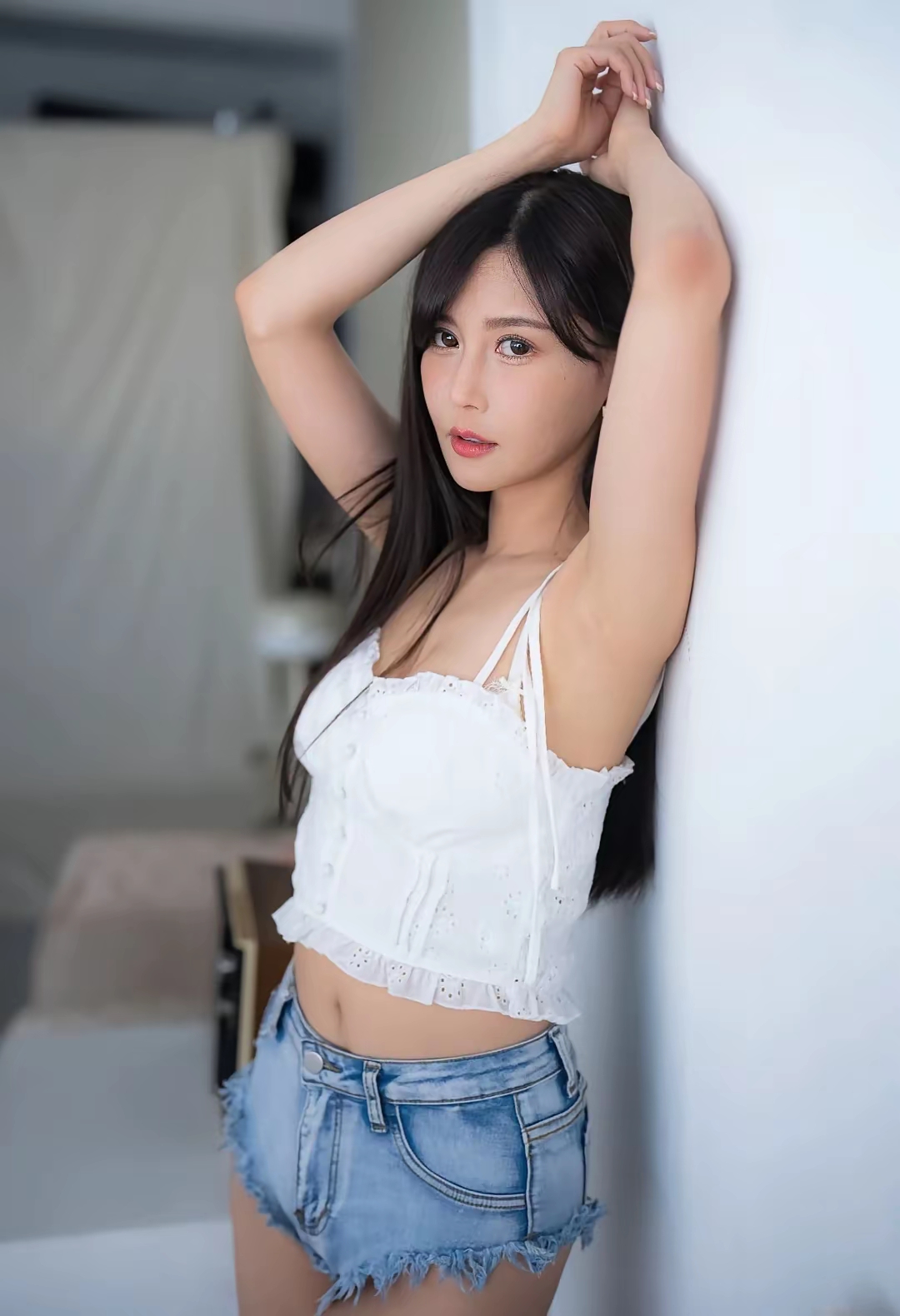 镜子里的光，是生活偷偷塞给我的糖。-号卡推客